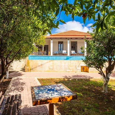 Maro Large Private Pool Ac Wifi * Kefalas
